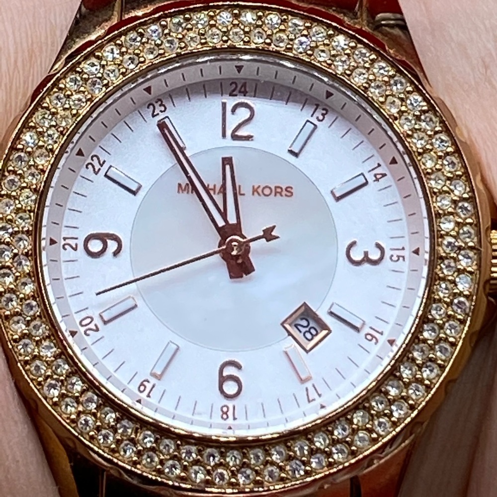 HP 🦋Michael Kors rose-gold watch